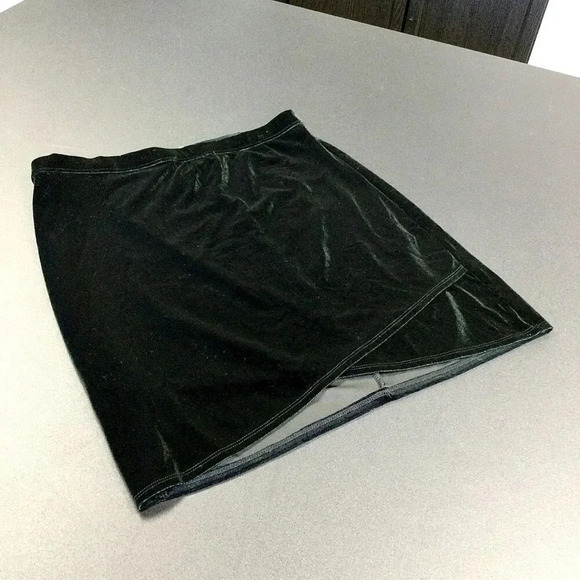 Hollister Womens Black Velvet Pull-On Stretch Overlapped Mini Skirt Size Small - Picture 3 of 10